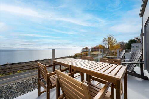 Panorama 1251: Private & Luxury, River Sunsets
