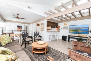 TV - Charming 6BR Coastal Escape with Oceanview Patio, Steps from the Sand! (Newport Beach)