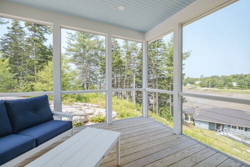Cozy Coastal Guest Cottage with Water Views Near Popham Beach-