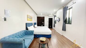 Habitación doble familiar, 2 camas Queen size | Escritorio, espacio para trabajar con laptop y cortinas blackout