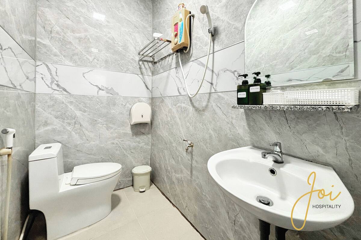 Family Quadruple Room, Balcony, Beach View | Bathroom