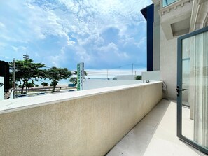 Family Room, Balcony, Beach View | Beach/ocean view