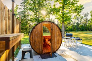 Outdoor dining - The Warbler Room | Sauna | Pickleball (Grayling)