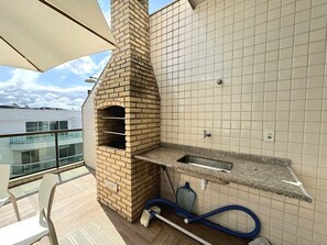 Property grounds - Duplex penthouse 50m from Praia do Forte beach with rooftop pool (2 parking spaces) (Cabo Frio)