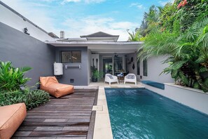 Outdoor pool - Villa 111 – Romantic 1BR Villa in Batu Belig (Kabupaten Badung)