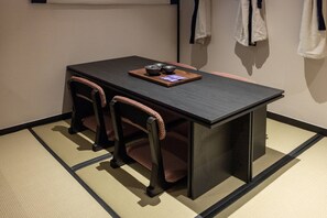 Signature | Desk, laptop workspace, free WiFi, bed sheets