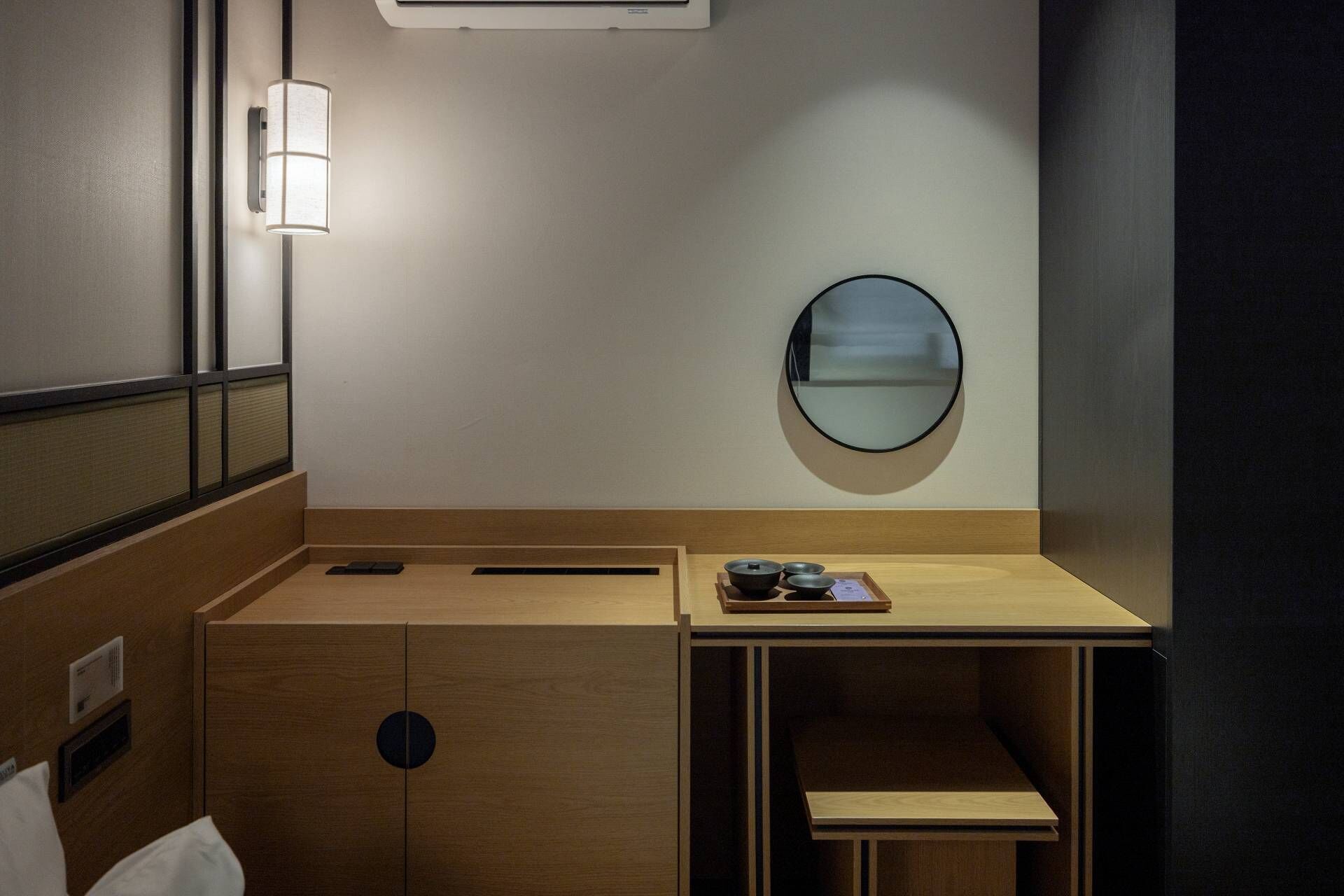 Business | Desk, laptop workspace, free WiFi, bed sheets