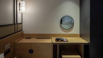 Business | Desk, laptop workspace, free WiFi, bed sheets