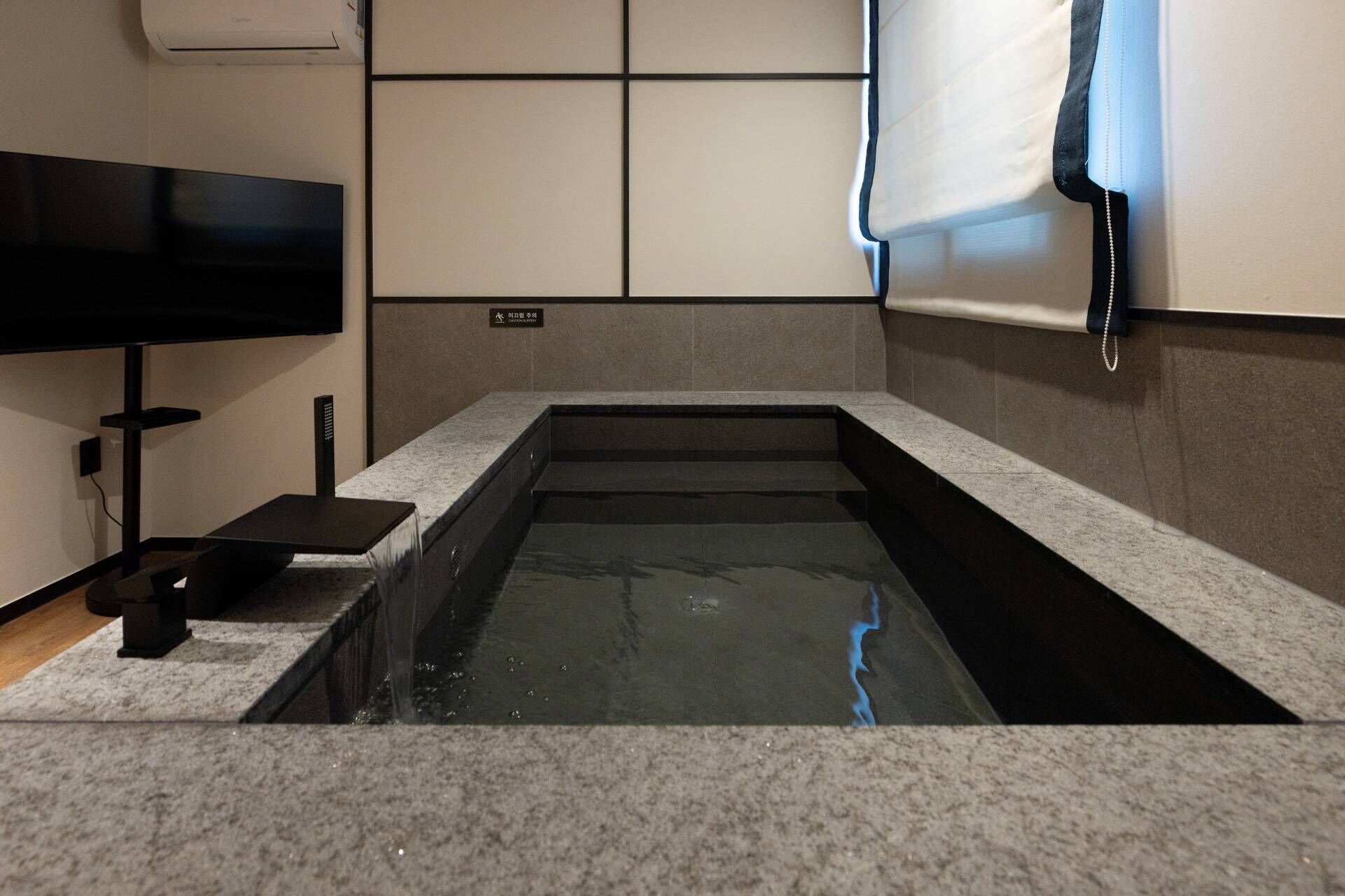 Signature | Desk, laptop workspace, free WiFi, bed sheets