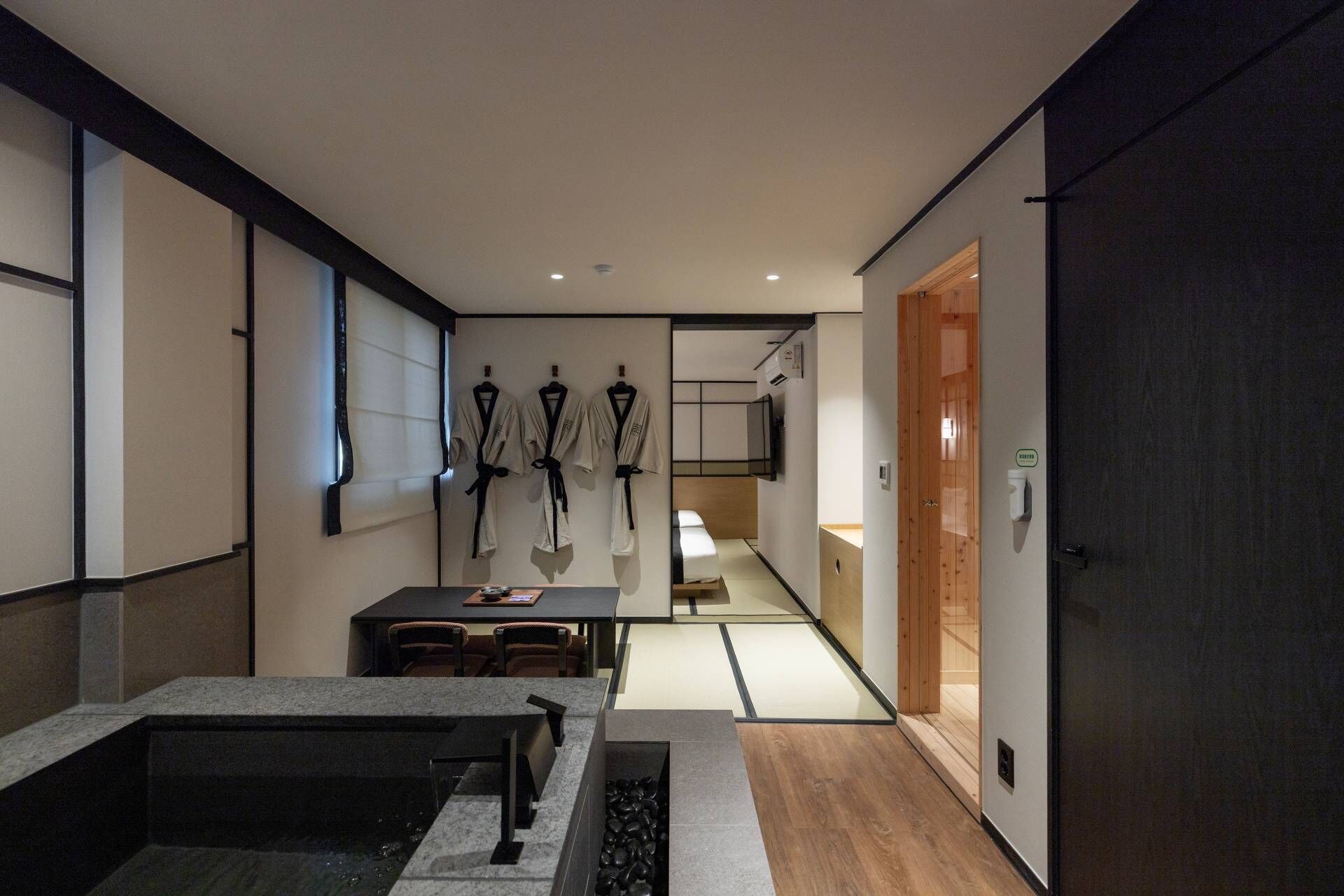 Signature | 책상, 노트북 작업 공간, 무료 WiFi, 침대 시트