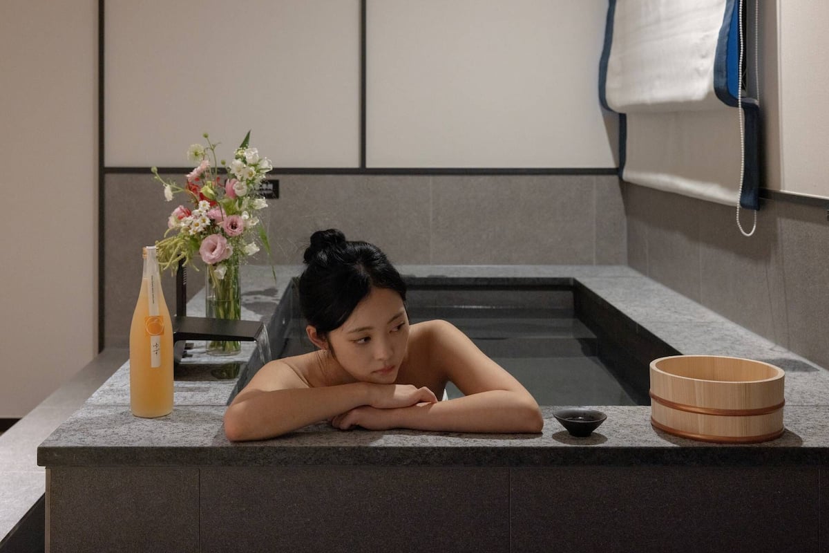 Signature | Desk, laptop workspace, free WiFi, bed sheets