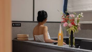 Signature | ์ฑ
์, ๋
ธํธ๋ถ ์์
๊ณต๊ฐ, ๋ฌด๋ฃ WiFi