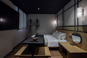 2PC | Escritorio, espacio para trabajar con laptop y wifi gratis 