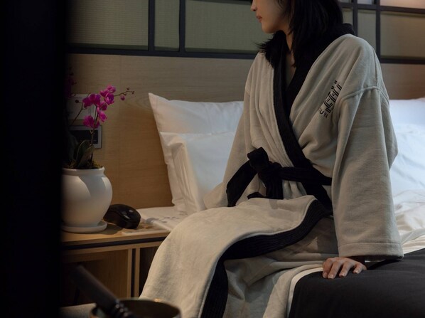 Dado | Een bureau, een laptopwerkplek, gratis wifi