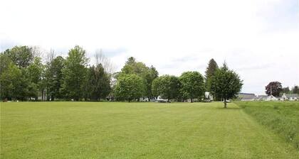 Charming 3-bedroom house in Hamilton with pool, AC, walking distance to downtown