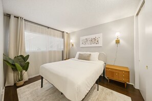 2 habitaciones, tabla de planchar con plancha y cuna de viaje 