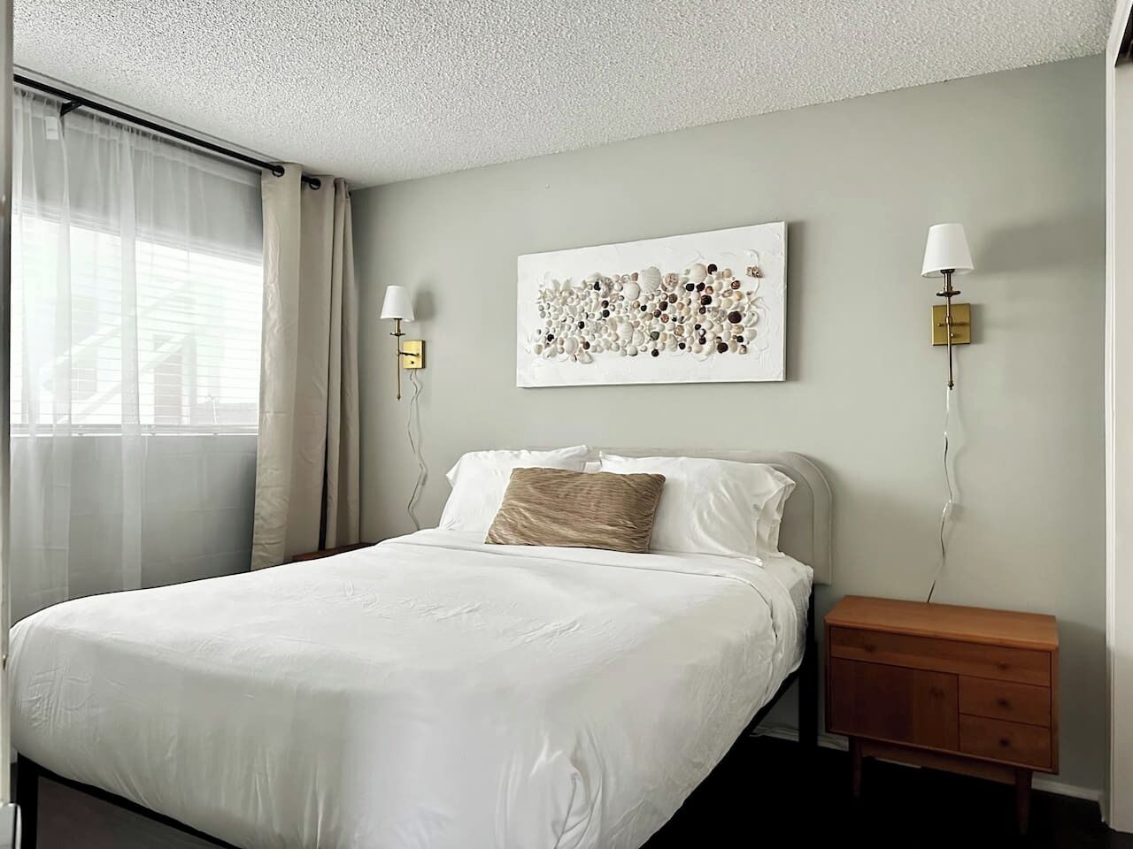 2 bedrooms, iron/ironing board, travel crib, free WiFi