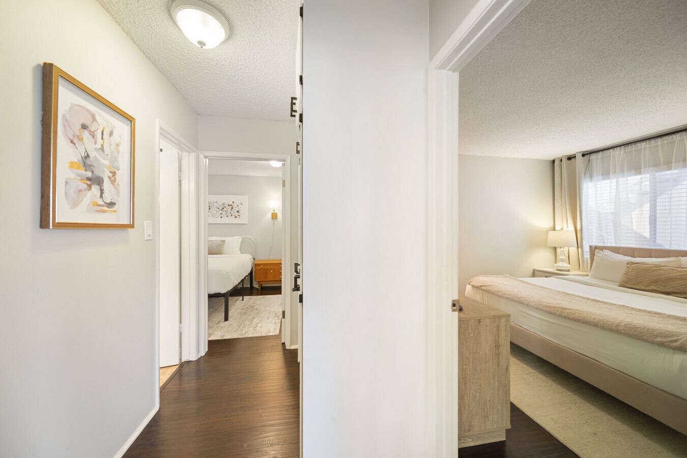 2 habitaciones, tabla de planchar con plancha y cuna de viaje 