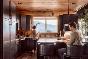 Coffee/tea maker, fridge, microwave, oven - SAUNA/Pool/Hot Tub/Private Playground/Fire Pit - Smoky Mountain View Lodge (Gatlinburg)