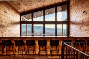 Interior - SAUNA/Pool/Hot Tub/Private Playground/Fire Pit - Smoky Mountain View Lodge (Gatlinburg)