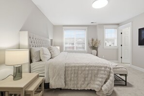 4 bedrooms, iron/ironing board, free WiFi, bed sheets - Family 4-bedroom house in Vancouver. Sauna & year-round deck (Vancouver)