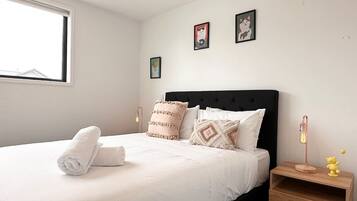 2 bedrooms, iron/ironing board, WiFi, bed sheets