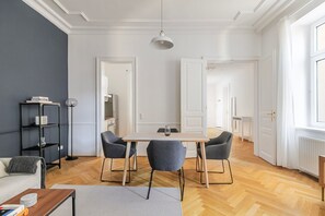Interior - Blueground | Josefstadt, washer/dryer, nr Votivkirche (Vienna)