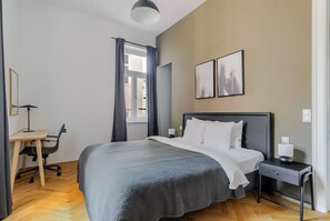 2 bedrooms, iron/ironing board, WiFi, bed sheets - Blueground | Josefstadt, washer/dryer, nr Votivkirche (Vienna)