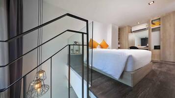 Desk, laptop workspace, free WiFi