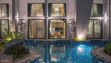 3 Außenpools, Liegestühle