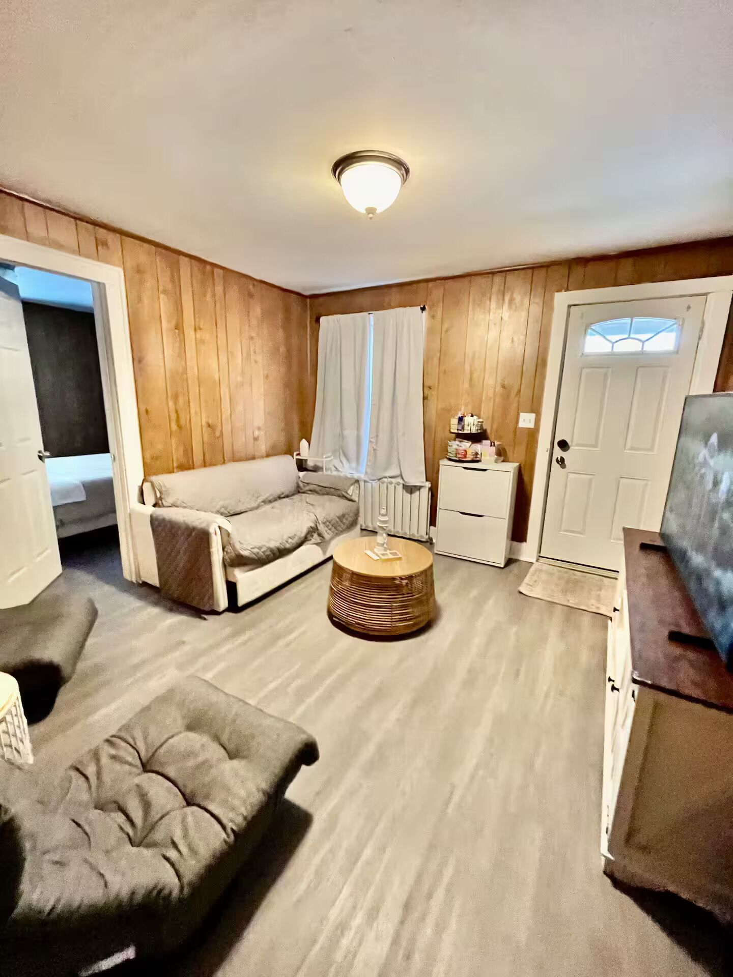 Smart TV, fireplace, video games, DVD player