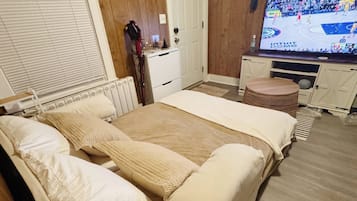 2 chambres, coffre-fort, bureau, fer et planche à repasser