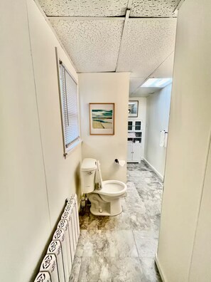 Haartrockner, Handtücher, Seife, Shampoo