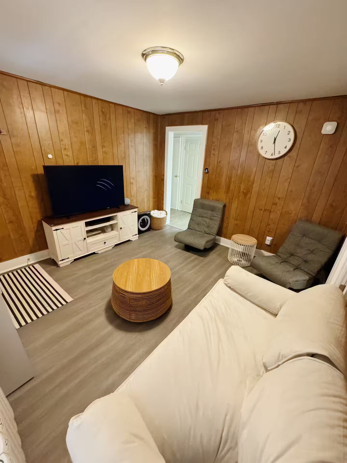 Smart TV, fireplace, video games, DVD player