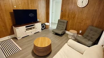 Smart-TV, Kamin, Videospiele, DVD-Player