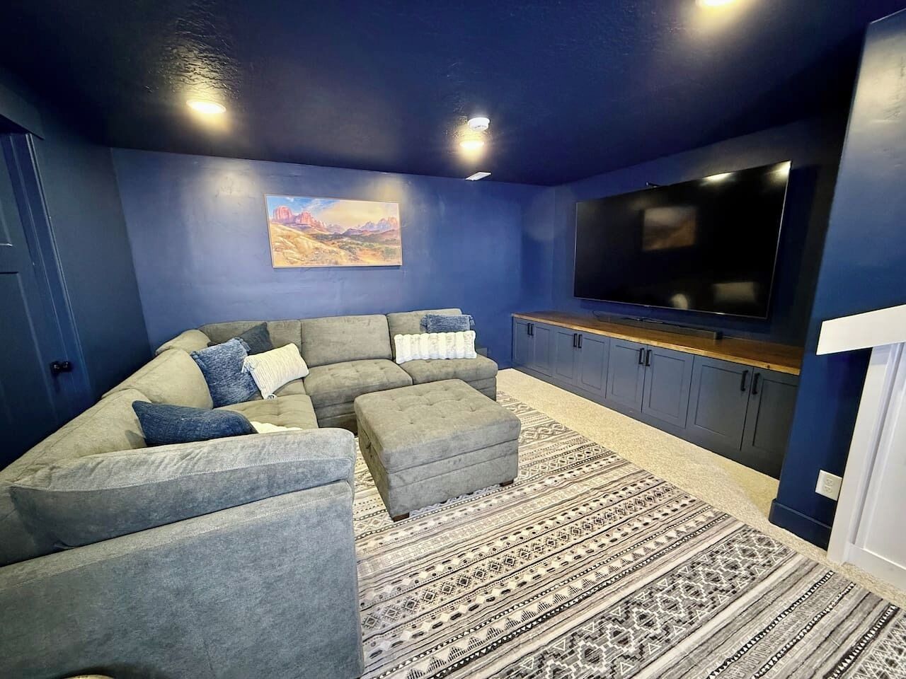 Smart TV, books, stereo