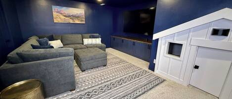 Smart TV, books, stereo