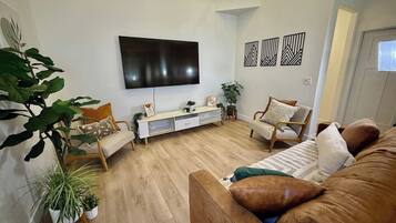 Smart TV, books, stereo