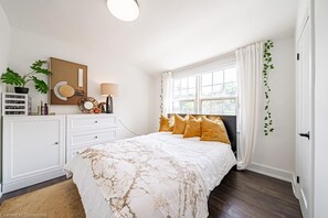 3 chambres, fer et planche à repasser, Wi-Fi, draps fournis