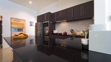 Villa, 3 Bedrooms, Private Pool, Garden View | Private kitchen