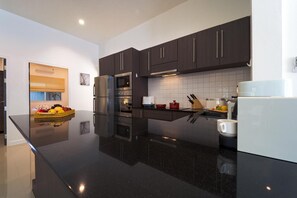 Villa, 3 Bedrooms, Private Pool, Garden View | Private kitchen
