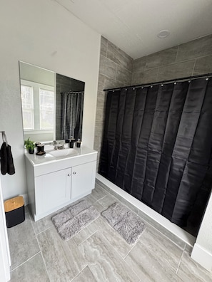 Dutxa, tovalloles, sabó i paper higiènic