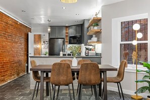 Dining - The Shaw Luxe - Near Metro and U St - Free Parking (Washington)