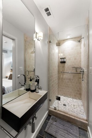 Shower, jetted tub, hair dryer, towels