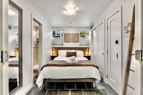 2 bedrooms, iron/ironing board, travel crib, free WiFi