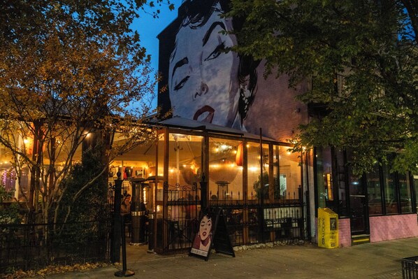 المنشأة من الخارج