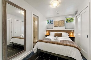 2 bedrooms, iron/ironing board, travel crib, free WiFi