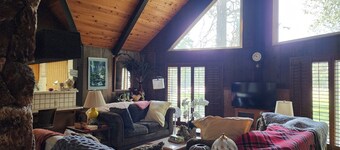 Charming 3-bedroom country house with AC and fitness room in Shingletown