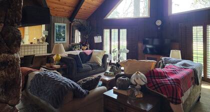 Charming 3-bedroom country house with AC and fitness room in Shingletown