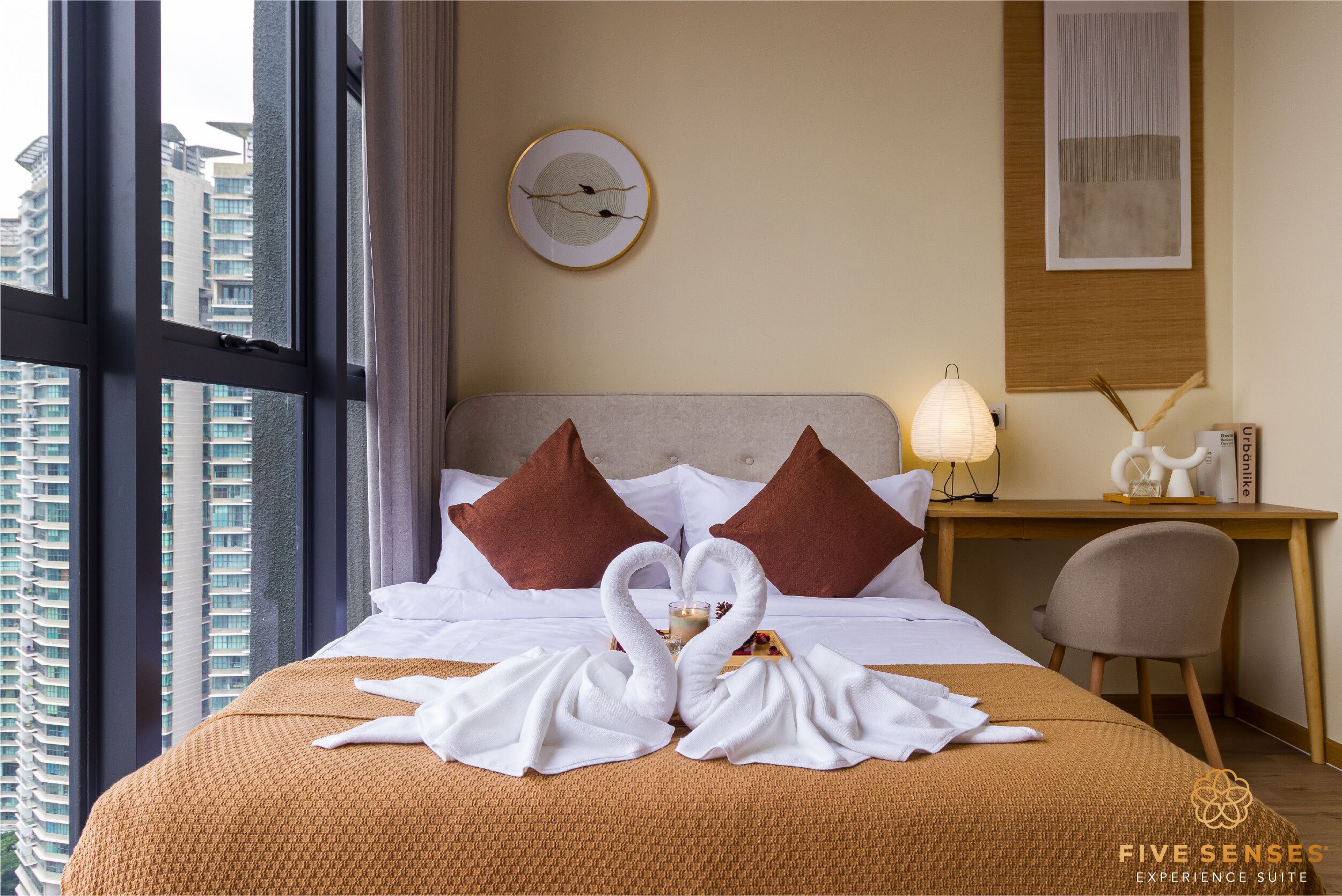 Japandi Two Bedroom Suites | Íróasztal, sötétítőfüggöny, vasaló/vasalódeszka és ingyenes wifi